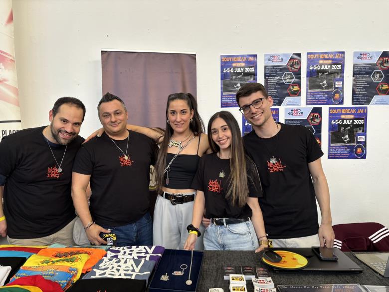 Η Hood Groove Management στο ΧΙΠ ΧΟΠ CON